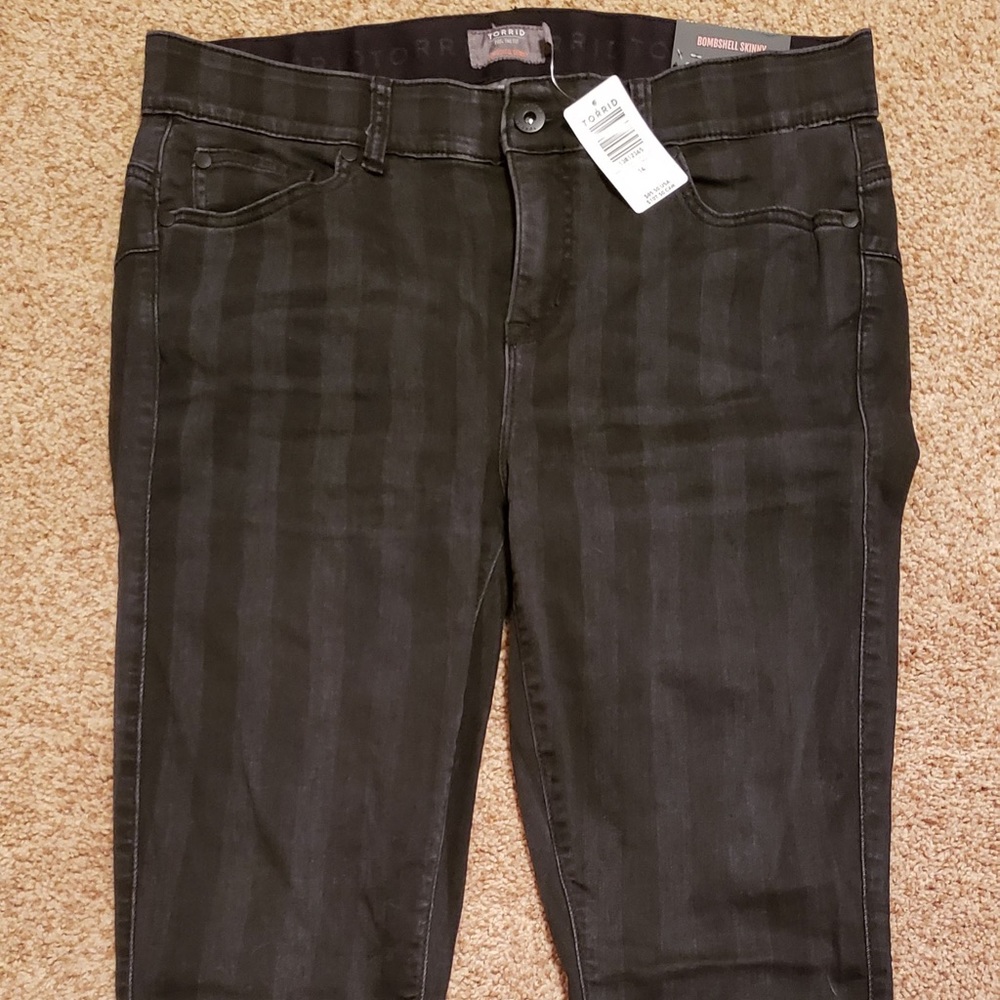 Torrid gray striped bombshell skinny leg jeans NWT